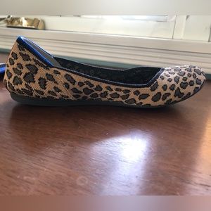Rothy’s The Flat round toe “Spotted” leopard print shoes size 6. Hardly worn.